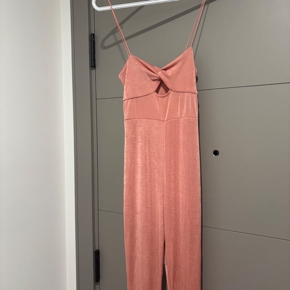 PrettyLittleThing Slinky Twist Bust Flared Jumpsuit - Picture 3 of 4